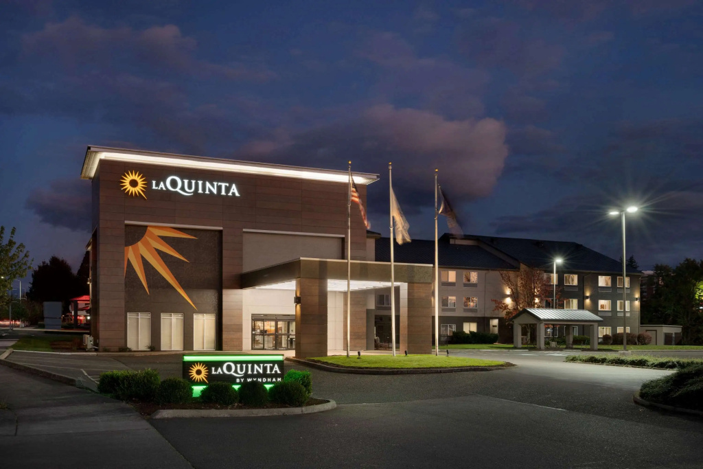 photo 1 of La Quinta Inn & Suites by Wyndham Springfield
