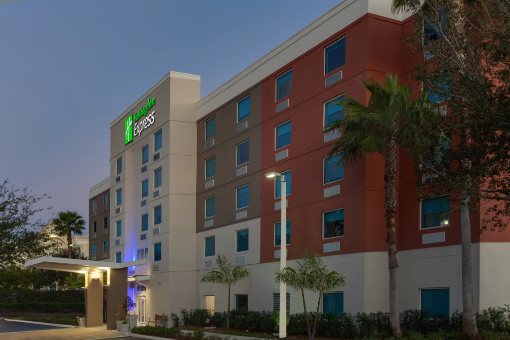 photo 1 of Holiday Inn Express Hotel & Suites Ft Lauderdale Airport/Cru by IHG
