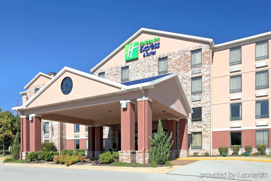 photo 1 of Holiday Inn Express Hotel & Suites Harrison by IHG