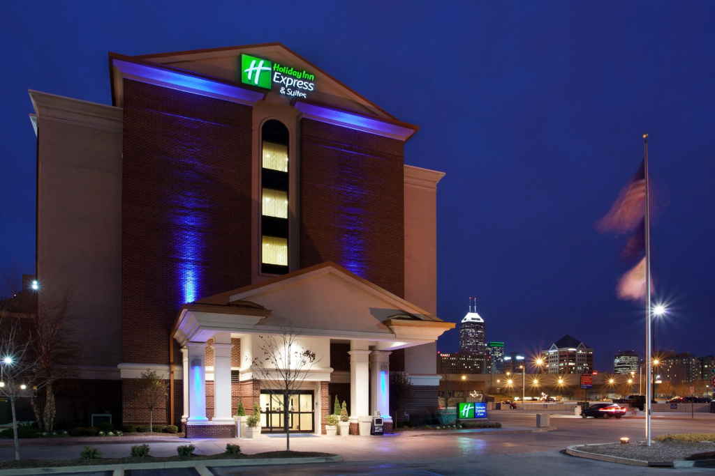 photo 1 of Holiday Inn Express & Suites Indianapolis Dtn-Conv Ctr Area by IHG