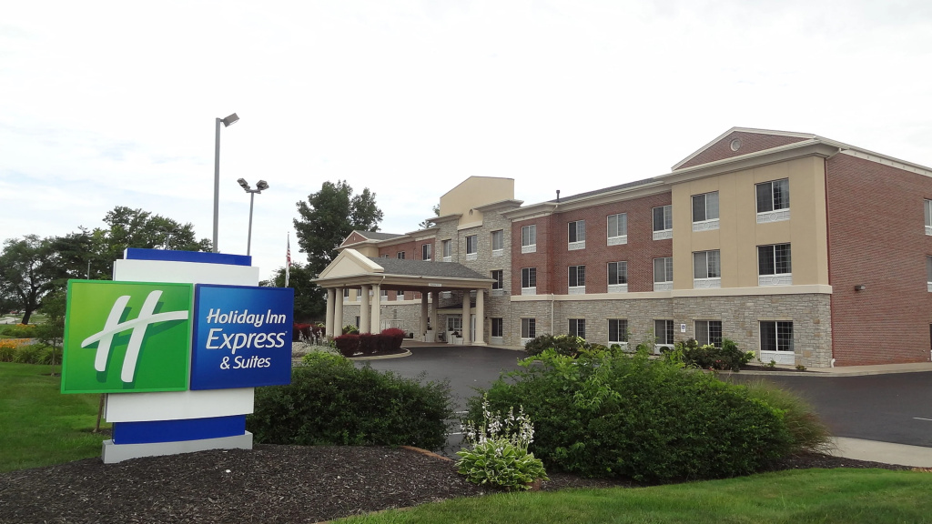 photo 1 of Holiday Inn Express Hotel & Suites Indianapolis North Carmel by IHG