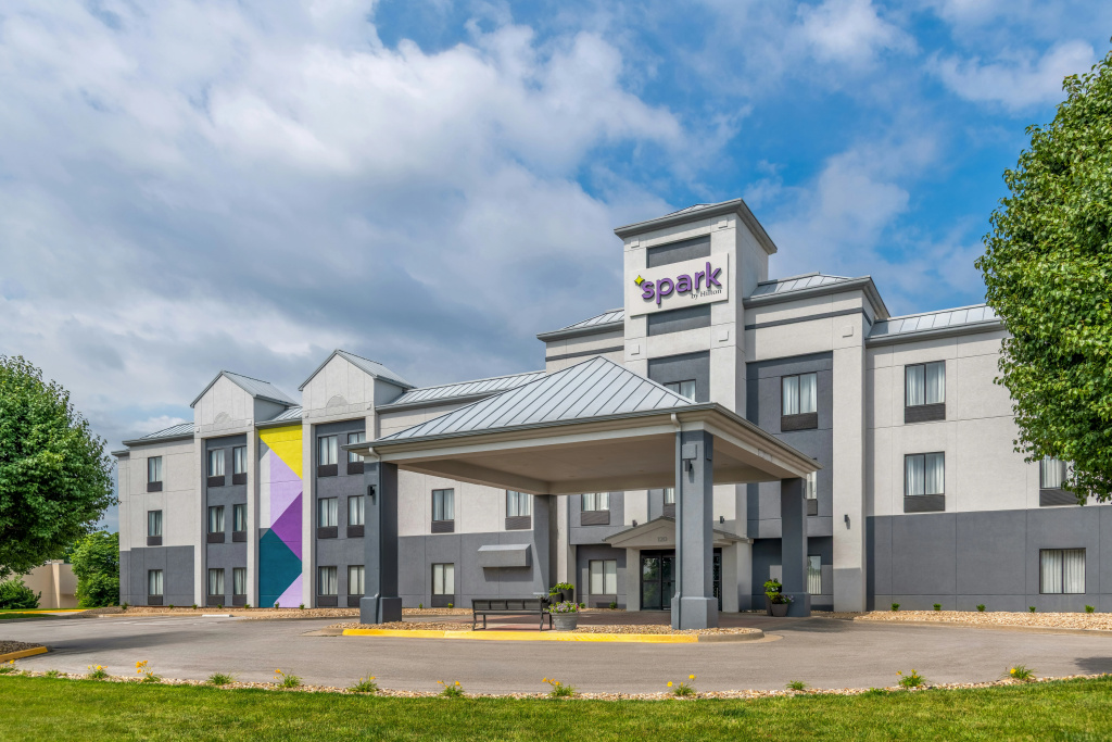 photo 1 of Holiday Inn Express Hotel & Suites Lansing-Leavenworth