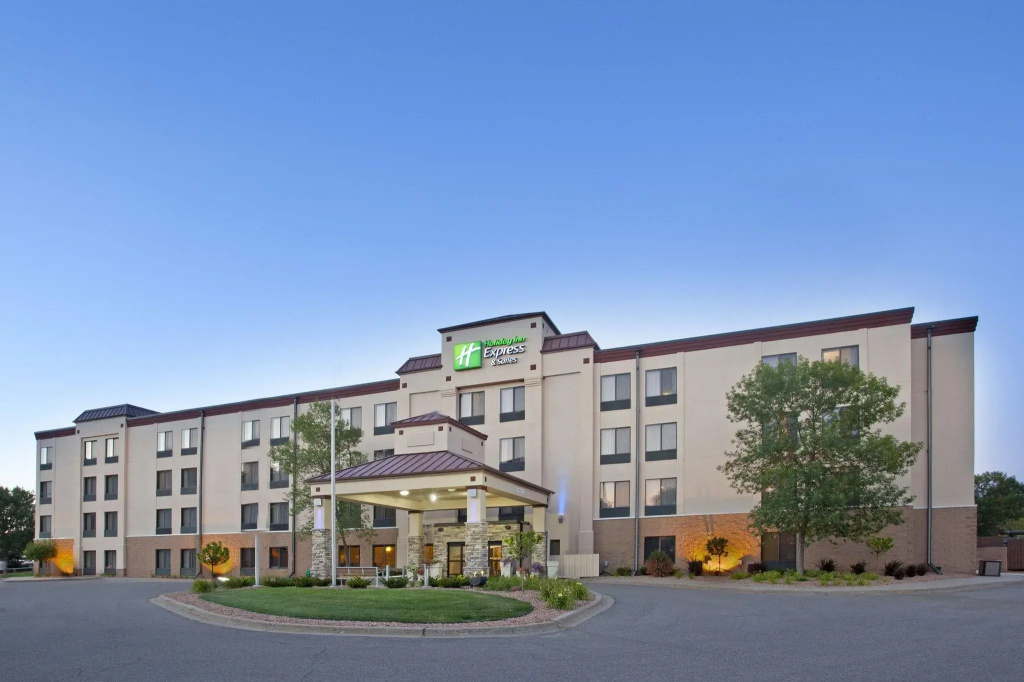 photo 1 of  Holiday Inn Express & Suites Eden Prairie - Minnetonka by IHG