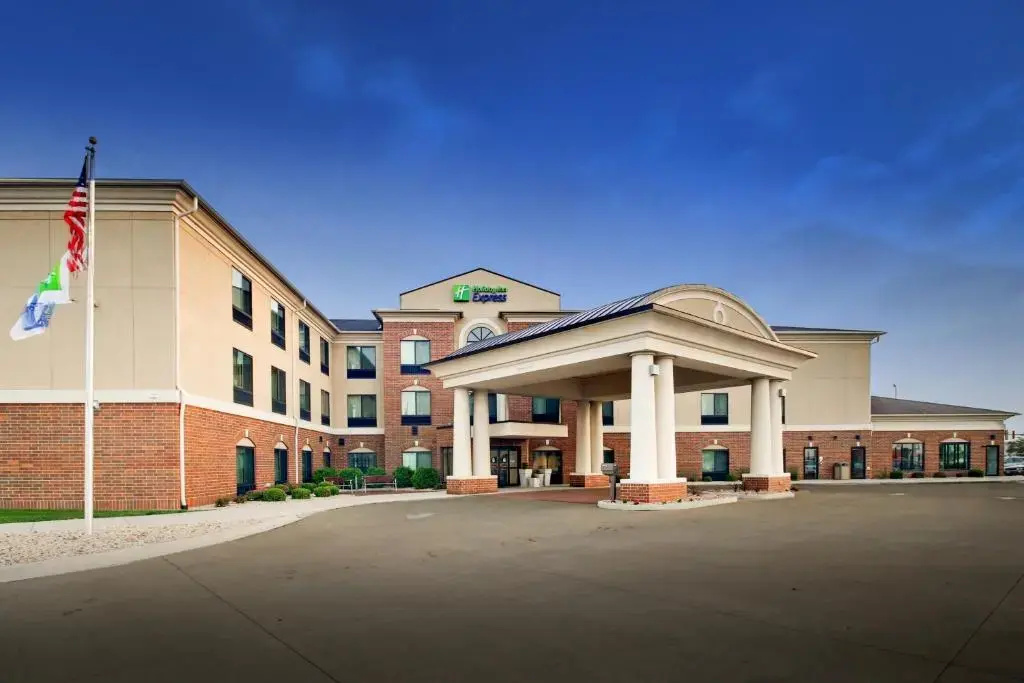 photo 1 of Holiday Inn Express Hotel & Suites Peru - Lasalle Area by IHG