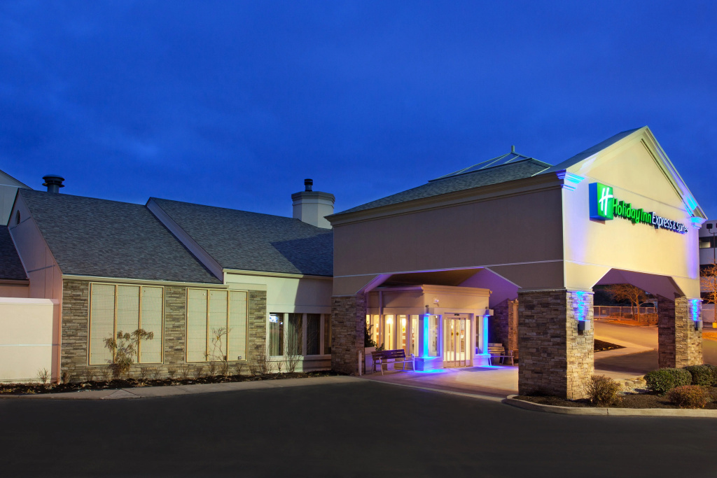 photo 1 of Holiday Inn Express Hotel & Suites Pittsburgh Airport by IHG