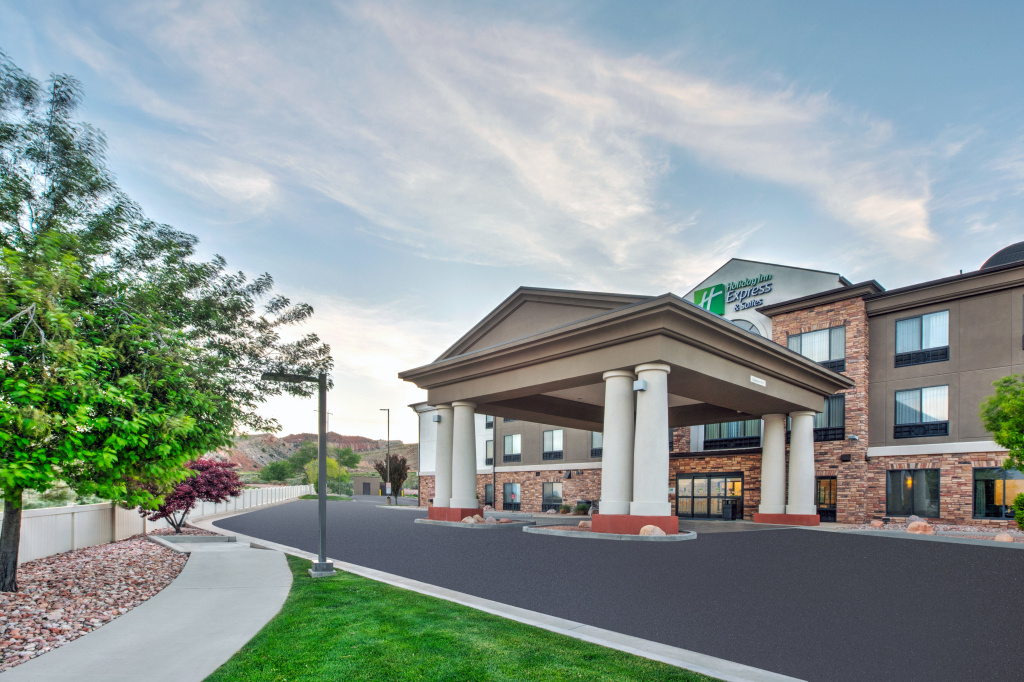 photo 1 of Holiday Inn Express Hotel & Suites Richfield by IHG