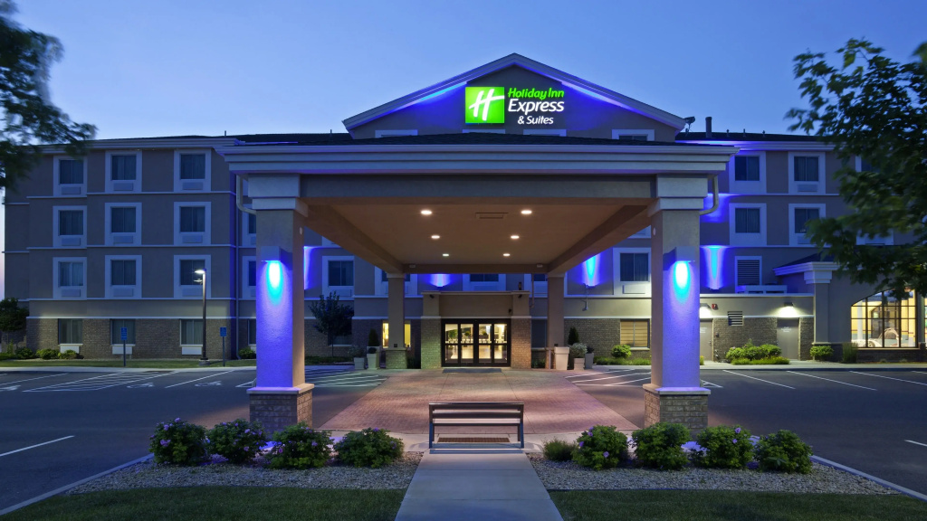 photo 1 of Holiday Inn Express Hotel & Suites Rogers by IHG