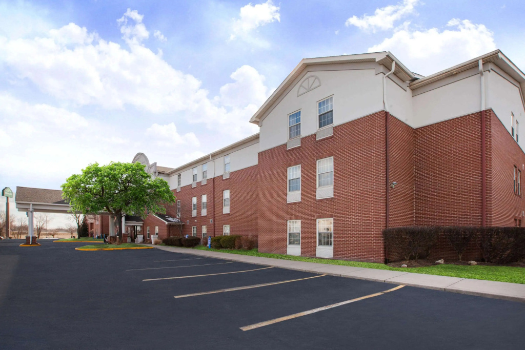photo 1 of Wingate by Wyndham Roseville/Detroit