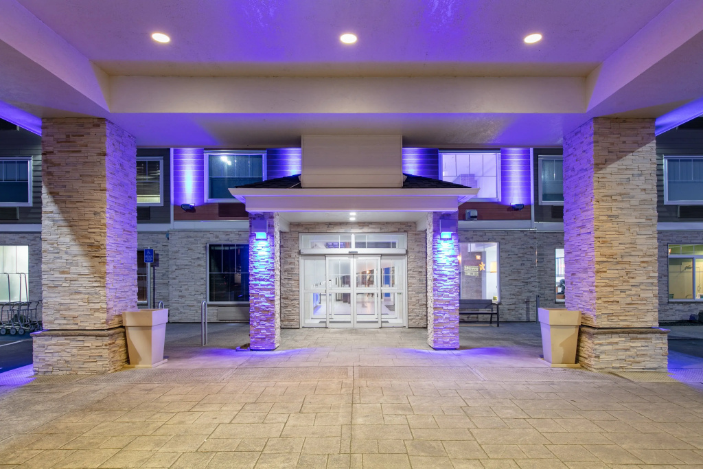 photo 1 of Holiday Inn Express Hotel & Suites Seaside-Convention Center by IHG
