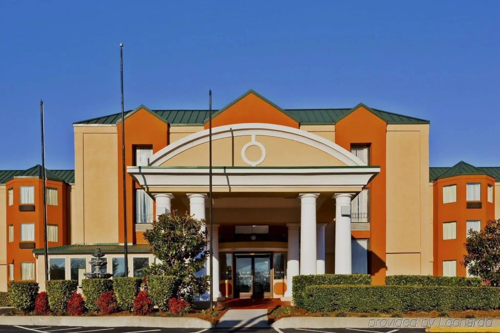 photo 1 of Holiday Inn Express Hotel & Suites Spence Lane by IHG