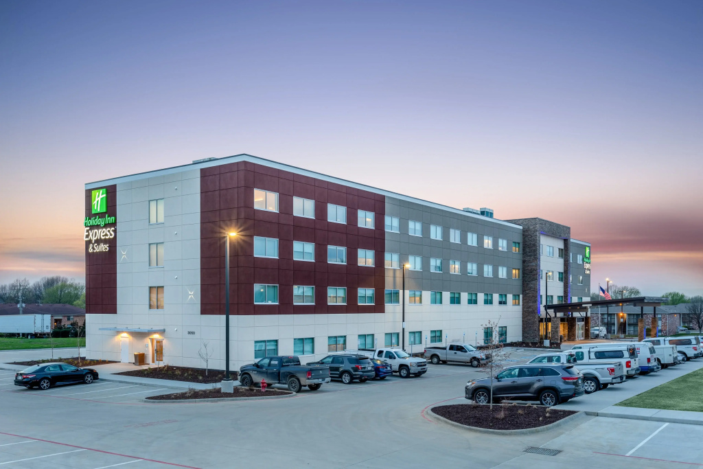 photo 1 of Holiday Inn Express Hotel & Suites Springfield