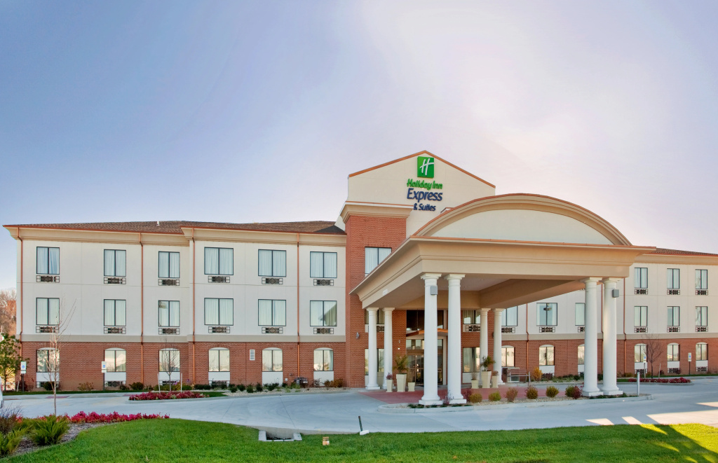 photo 1 of Holiday Inn Express Hotel and Suites St. Charles by IHG