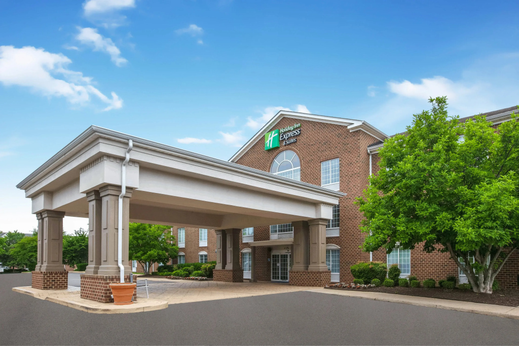 photo 1 of Holiday Inn Express Hotel & Suites Warrenton by IHG