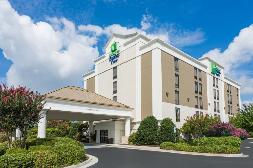 photo 1 of Holiday Inn Express Hotel & Suites Wilmington-University Ctr by IHG