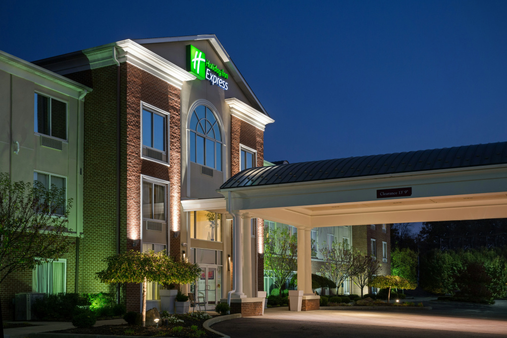 photo 1 of Holiday Inn Express & Suites Youngstown N (Warren/Niles) by IHG