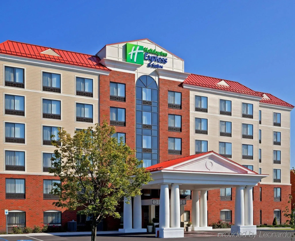 photo 1 of Holiday Inn Express & Suites Albany Airport Area - Latham by IHG
