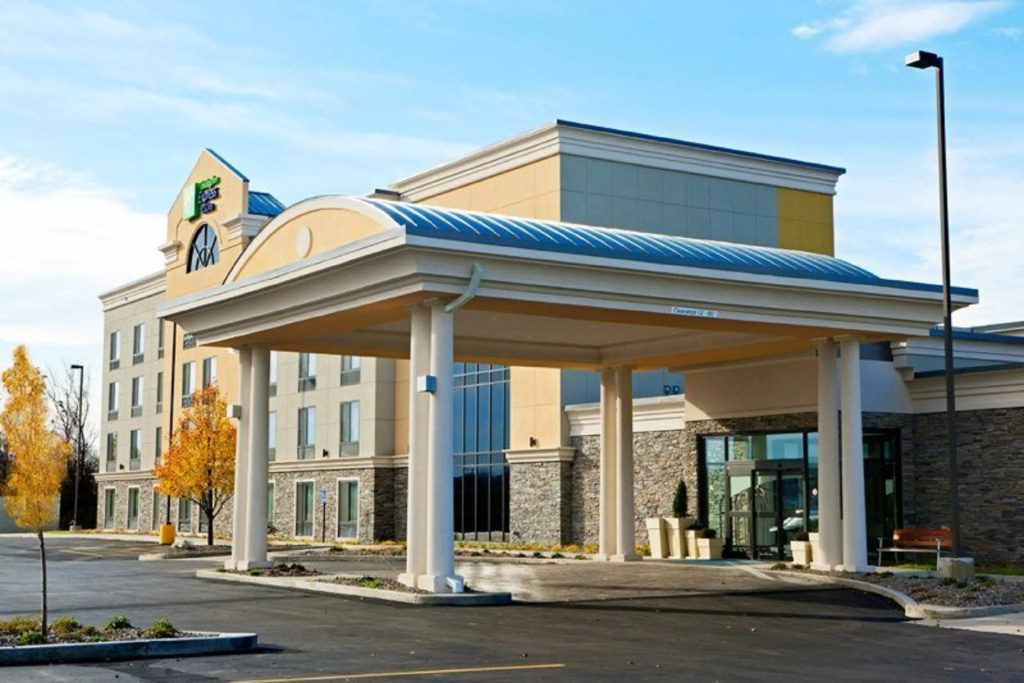 photo 1 of Holiday Inn Express Hotel & Suites Batavia -