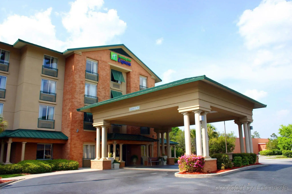 photo 1 of Holiday Inn Express Hotel & Suites Bluffton @ Hilt