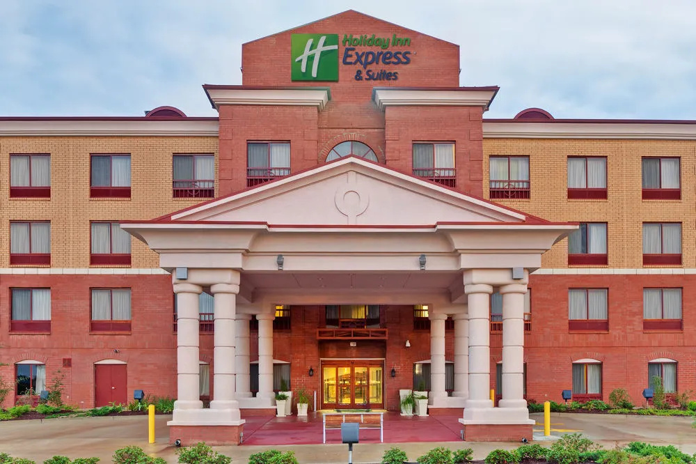 photo 1 of Holiday Inn Express & Suites Clinton