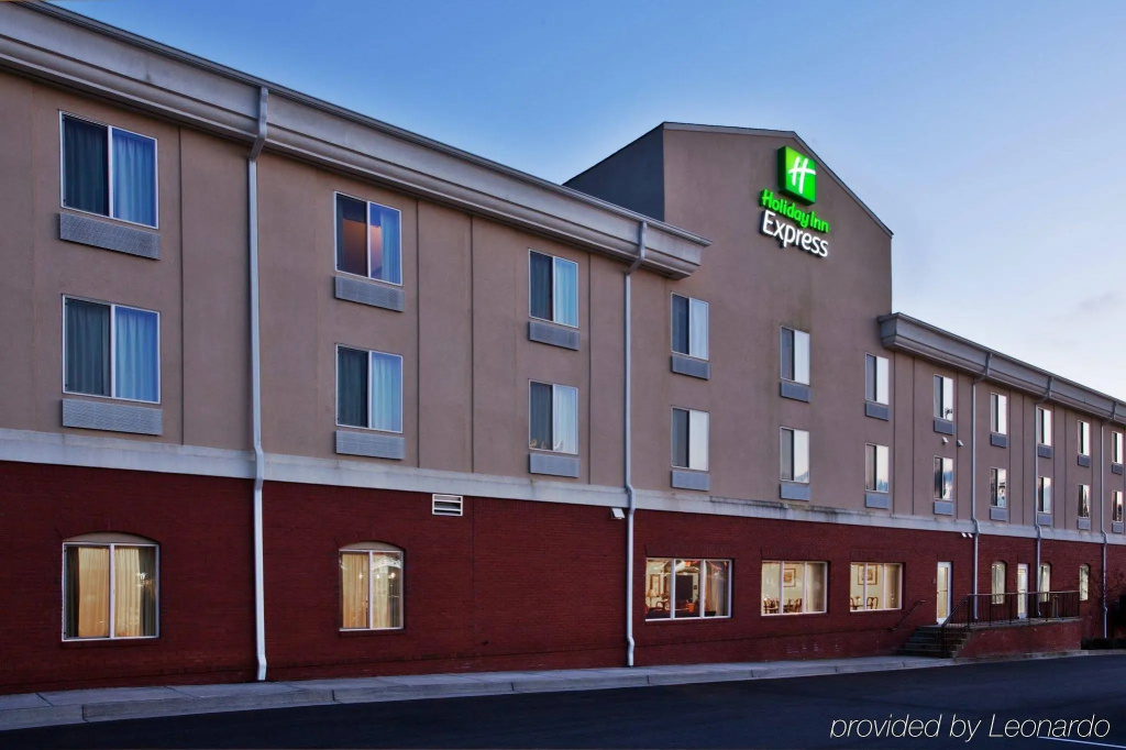 photo 1 of Holiday Inn Express Hotel & Suites Commerce-Tanger Outlets