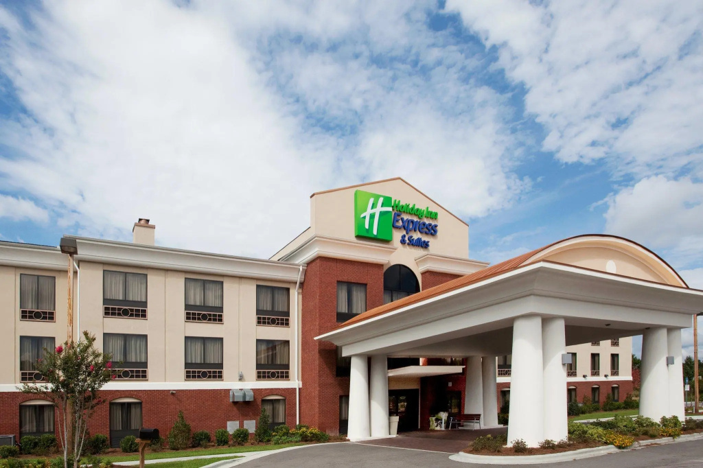 photo 1 of Holiday Inn Express Hotel & Suites Hardeeville - Hilton Head