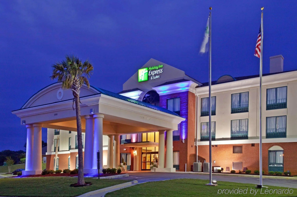 photo 1 of Holiday Inn Express Selma