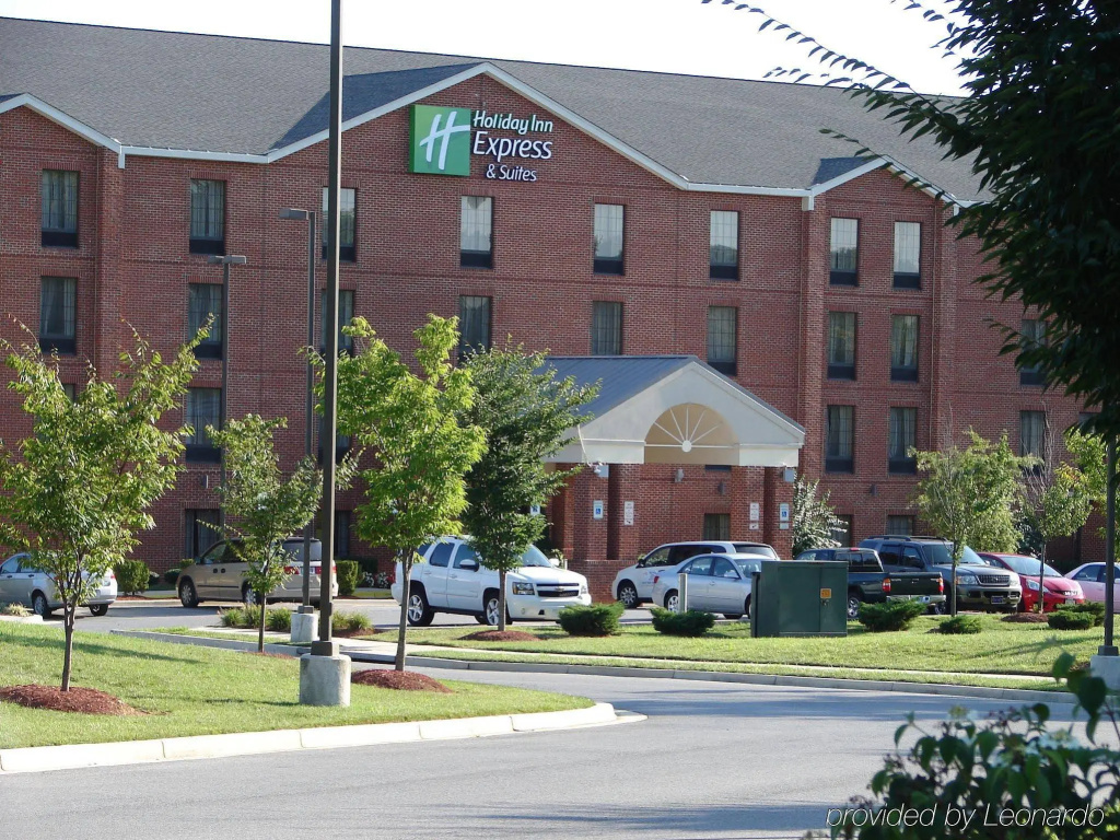 photo 1 of Holiday Inn Express I-95 Capitol Beltway-Largo by IHG