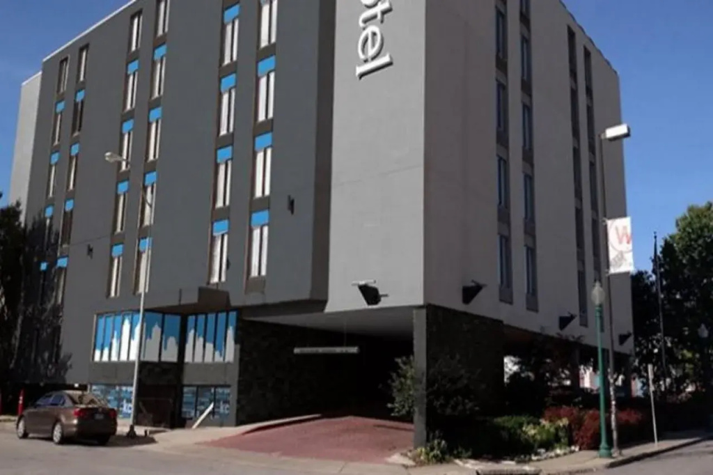 photo 1 of Holiday Inn Express Kansas Cit