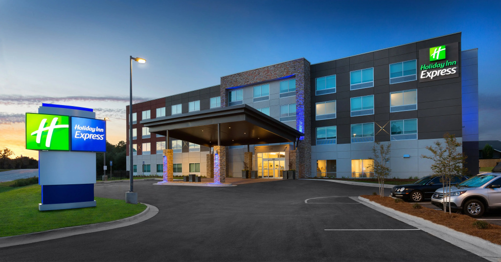 photo 1 of Holiday Inn Express Lake Park by IHG