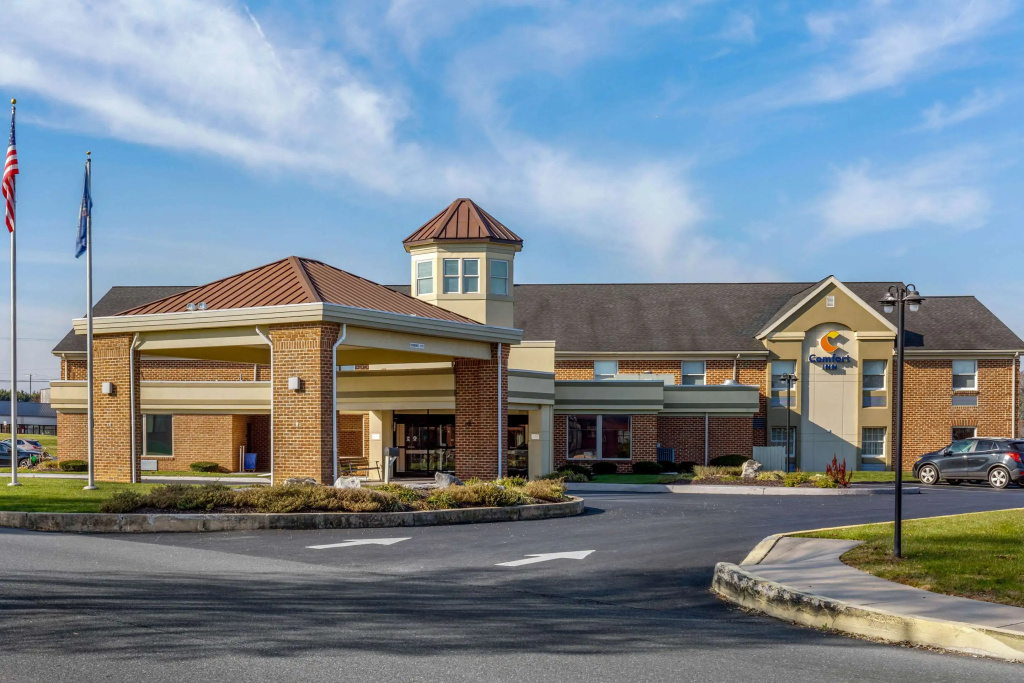 photo 1 of Comfort Inn Lancaster at Rockvale
