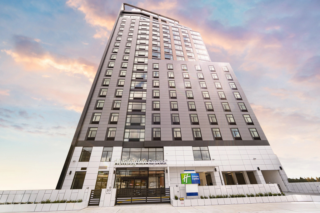 photo 1 of Holiday Inn Express Long Island City E New York by IHG