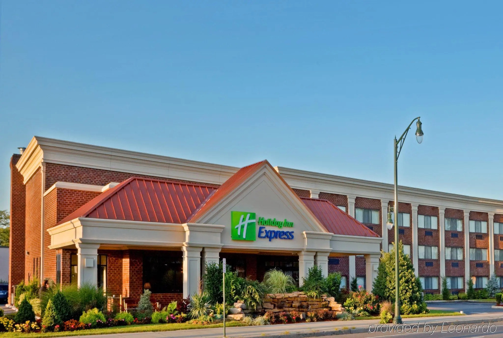 photo 1 of Rockville Centre Hotel - JFK Airport