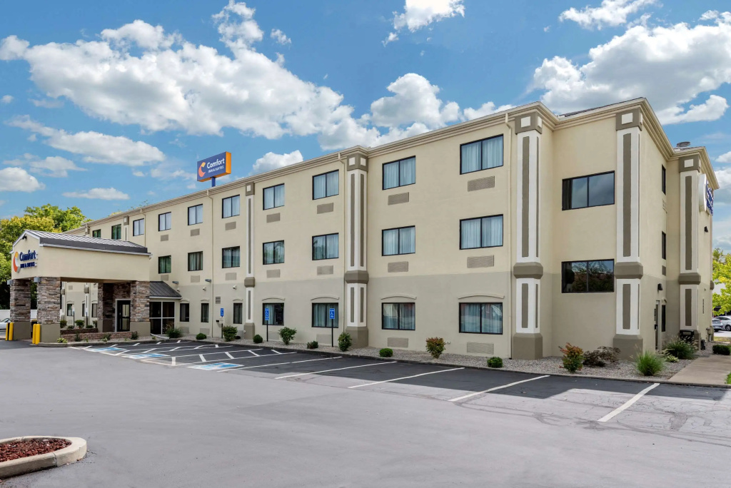 photo 1 of Comfort Inn & Suites Middletown - Franklin