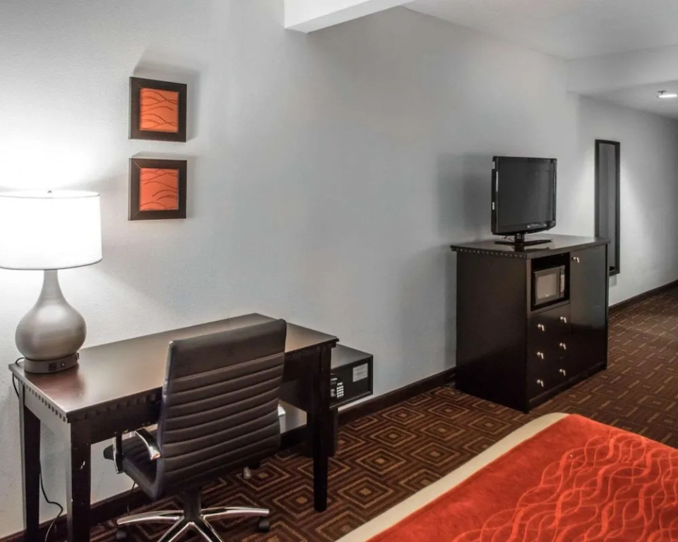 photo 1 of Holiday Inn Express Morrisville (trenton Nj Area)
