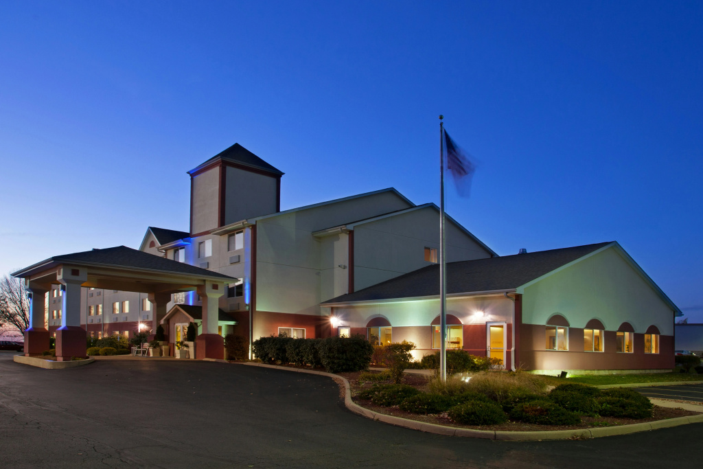 photo 1 of Holiday Inn Express Mt Vernon by IHG