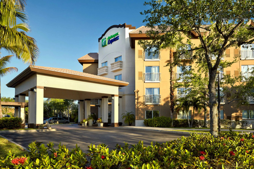 photo 1 of Holiday Inn Express Hotel Naples Downtown - 5th Avenue