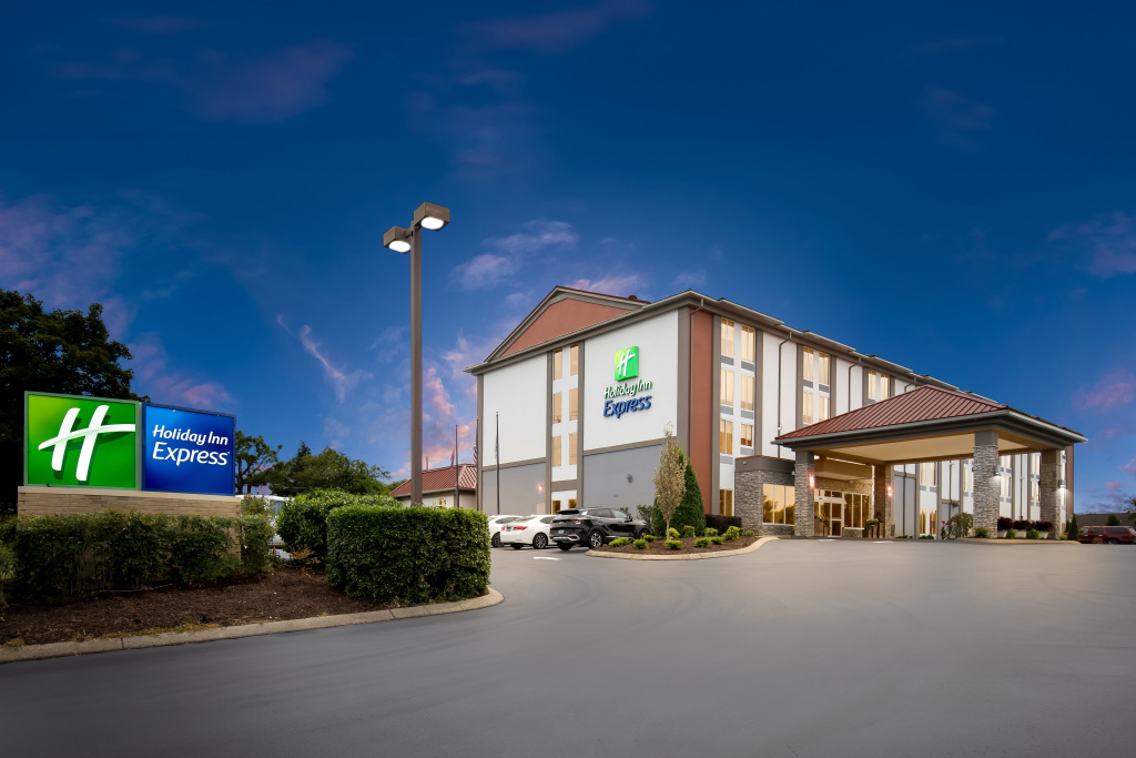 photo 1 of Holiday Inn Express Nashville-Hendersonville by IHG