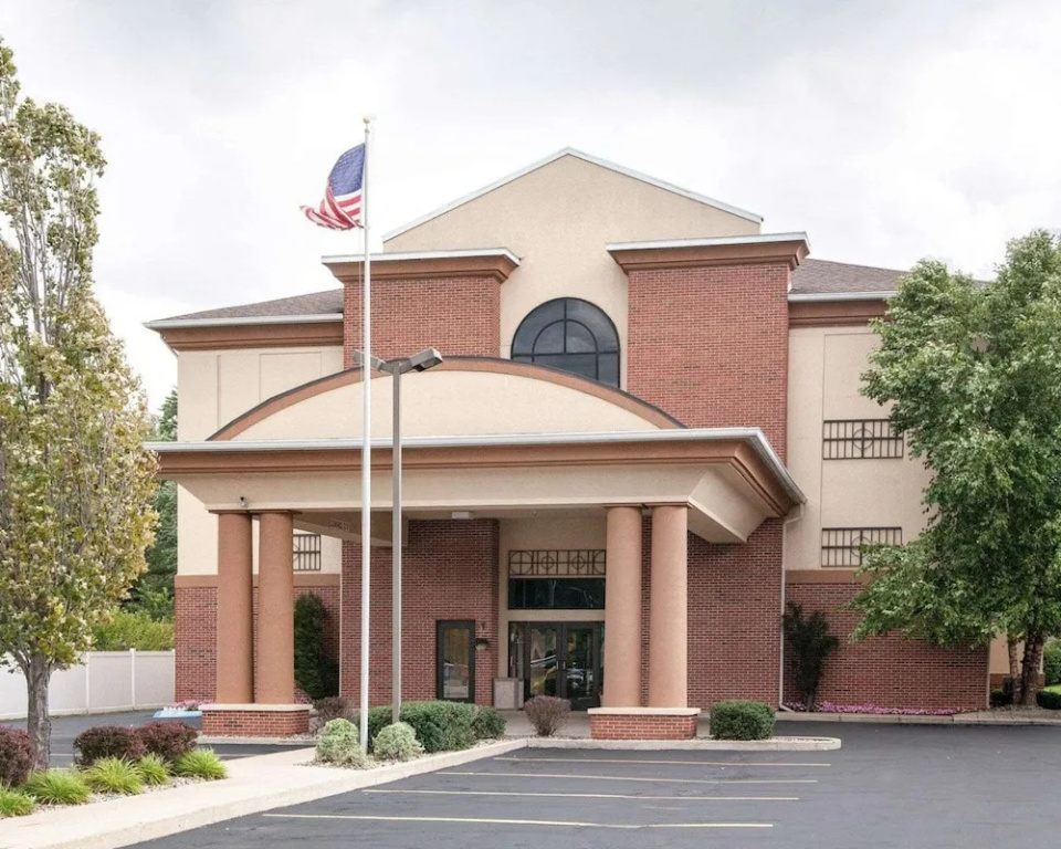 photo 1 of Holiday Inn Express Niles