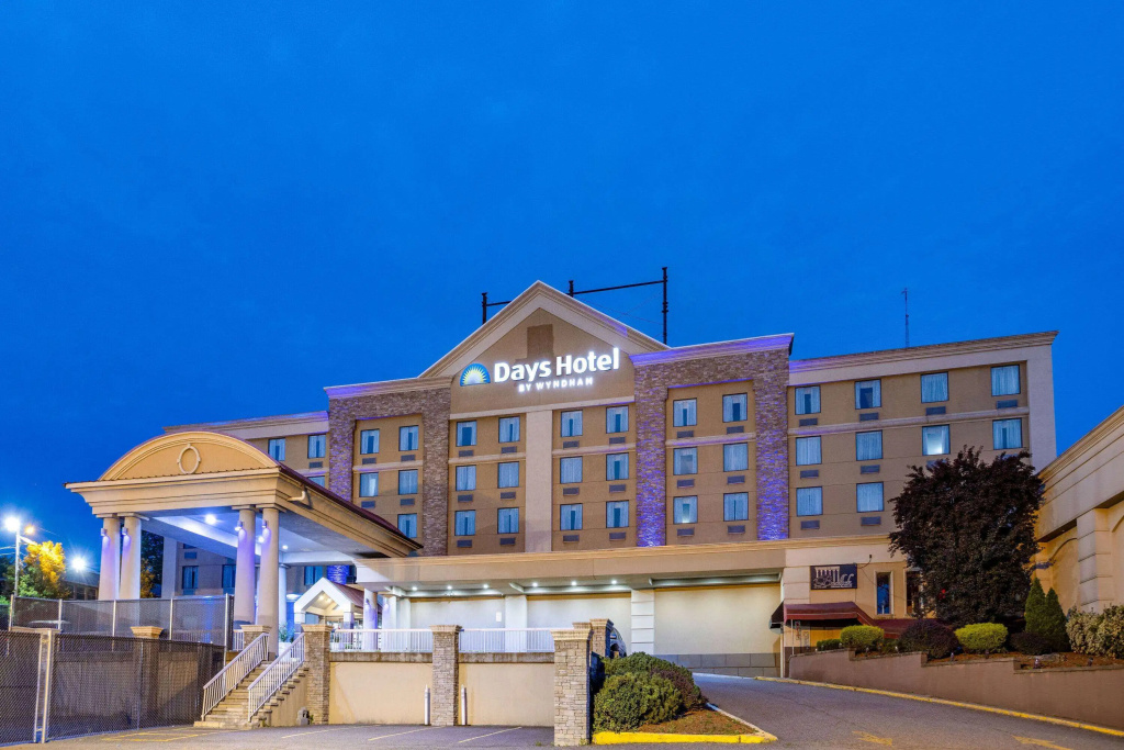 photo 1 of Days Hotel by Wyndham North Bergen NYC Area