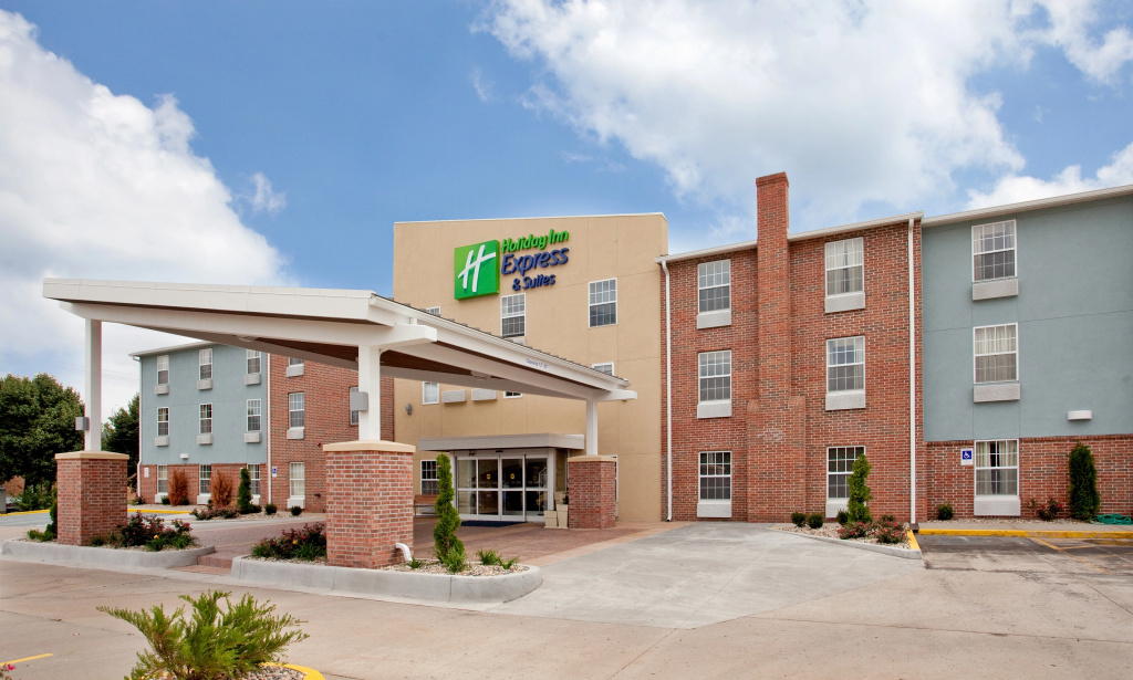 photo 1 of Holiday Inn Express North Kansas City
