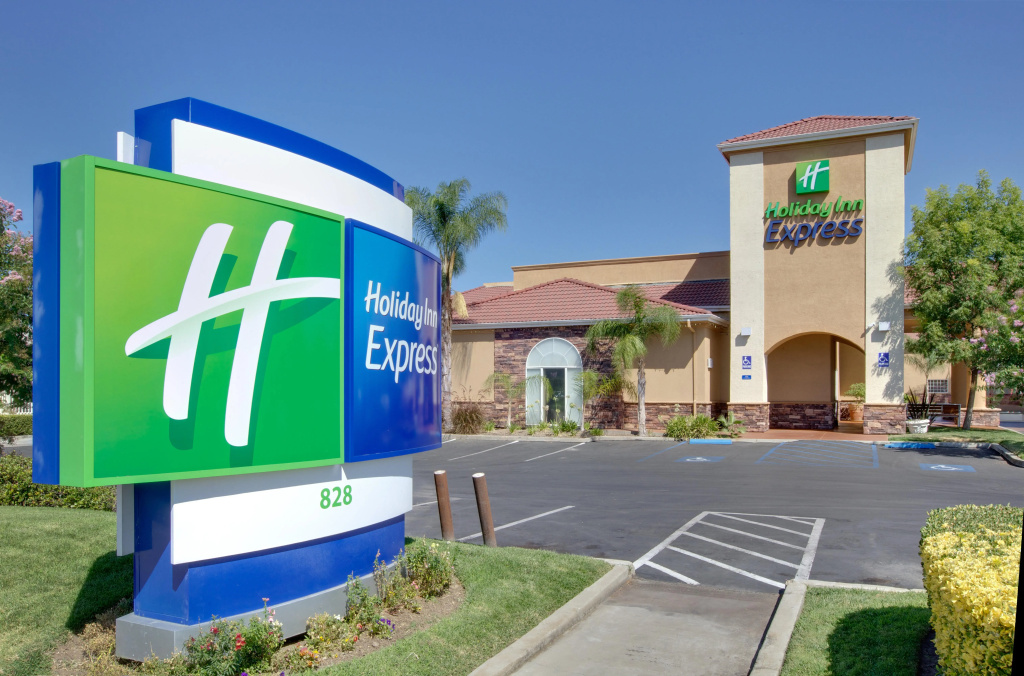 photo 1 of Holiday Inn Express Oakdale by IHG