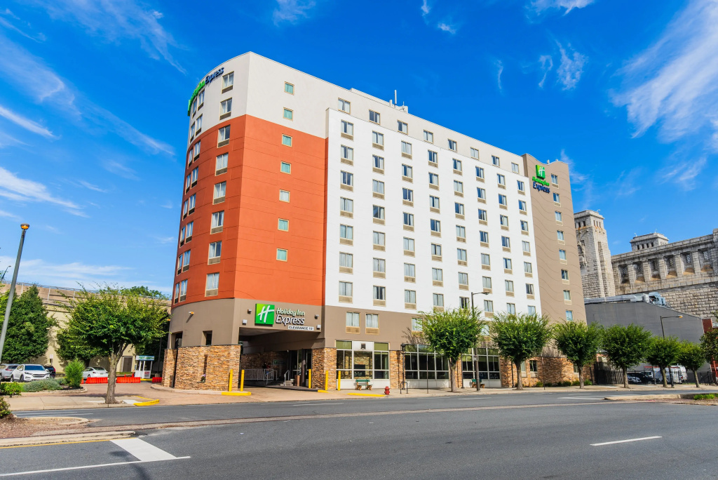 photo 1 of Holiday Inn Express Philadelphia - Penns Landing by IHG