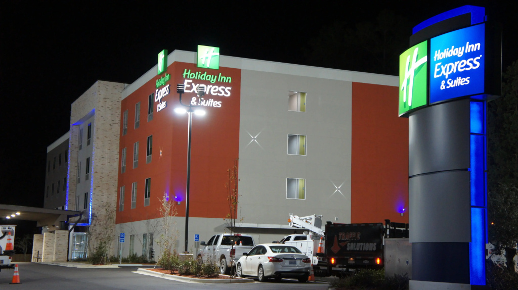 photo 1 of Holiday Inn Express Pineville-Alexandria Area, an IHG Hotel