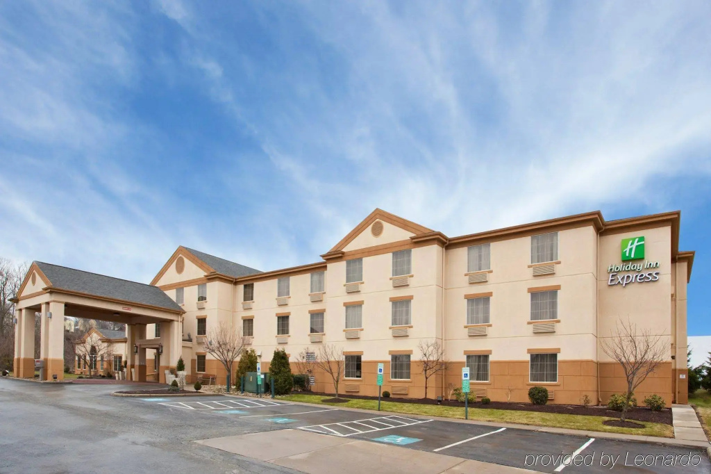 photo 1 of Holiday Inn Express Pittsburgh-Bridgeville by IHG