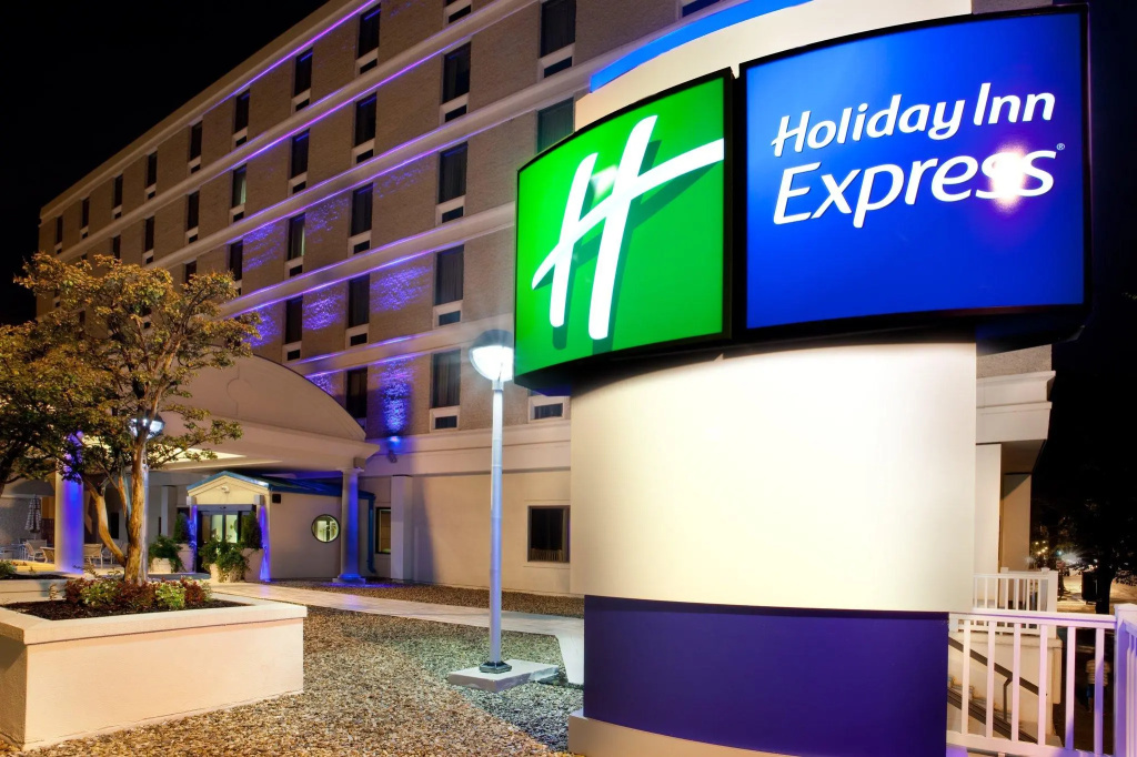 photo 1 of Holiday Inn Express Richmond Downtown by IHG