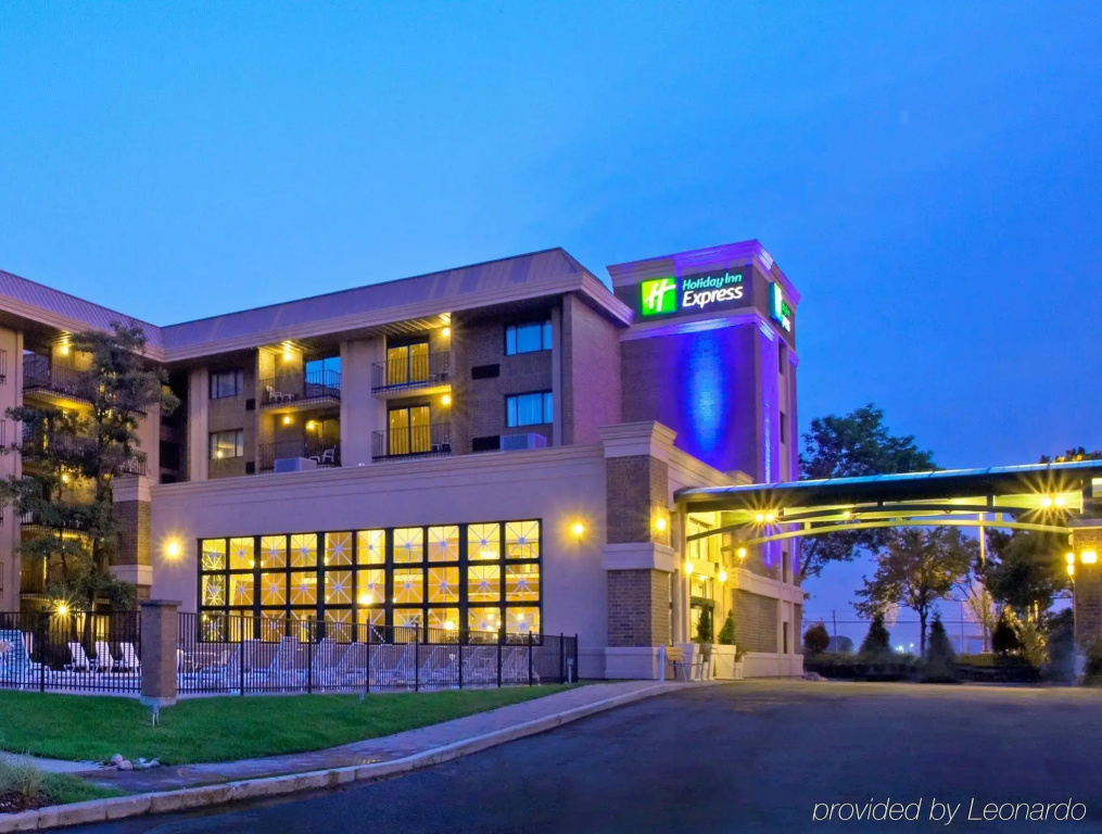 photo 1 of Holiday Inn Express Rolling Meadows - Schaumburg Area by IHG