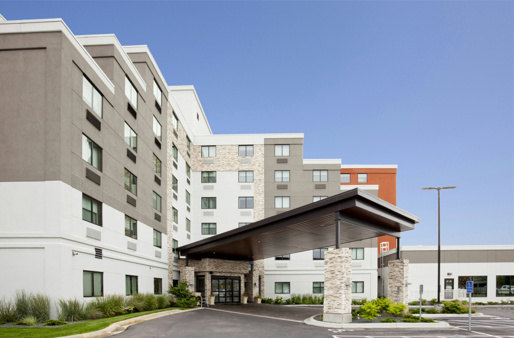photo 1 of Holiday Inn Express Roseville-St. Paul by IHG