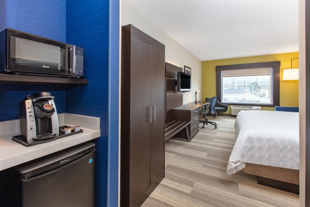 photo 1 of Holiday Inn Express Hotel & Suites Seaside - Convention Center