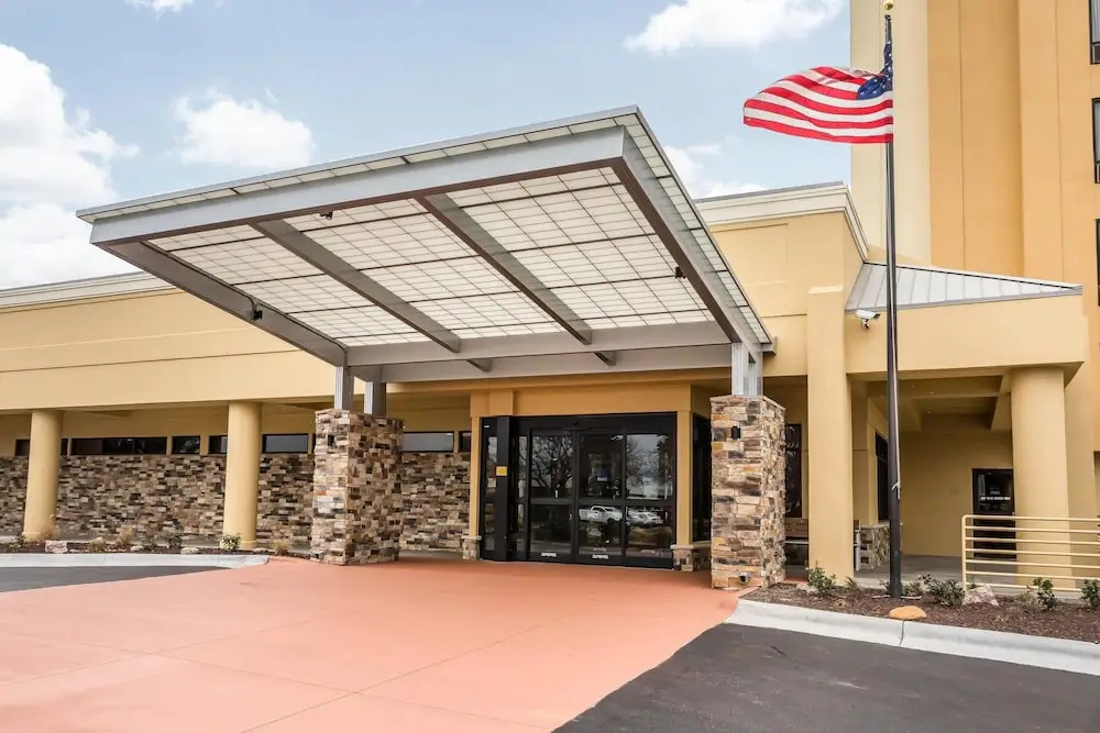 photo 1 of Holiday Inn Express Omaha Southwest