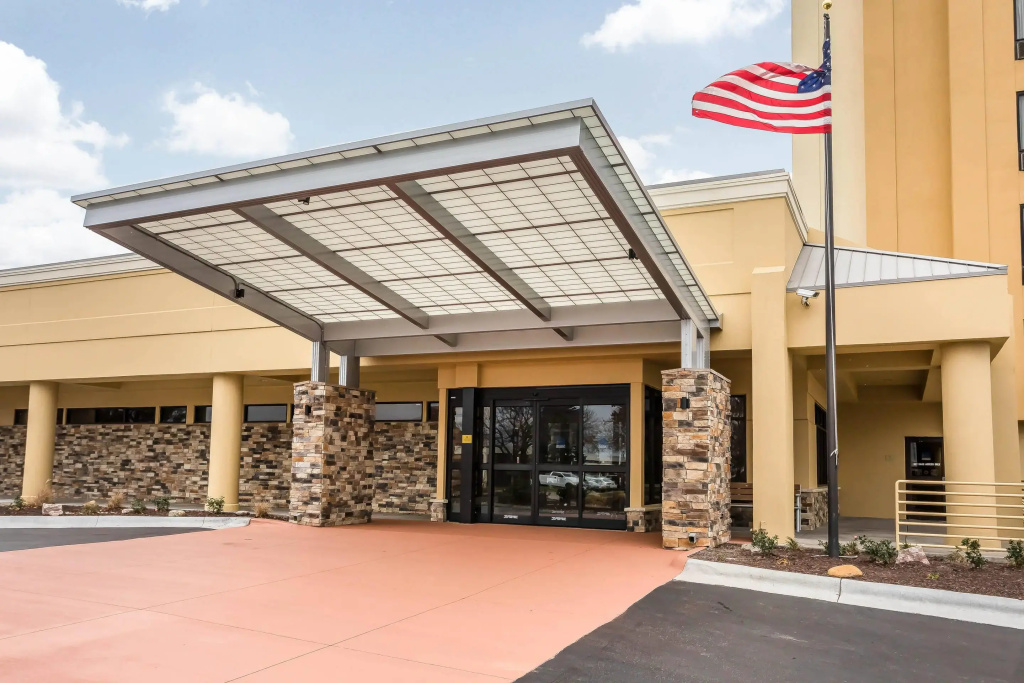 photo 1 of Comfort Inn SW Omaha I-80